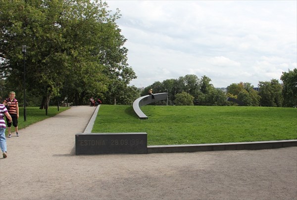 248-Памятник парому Эстония